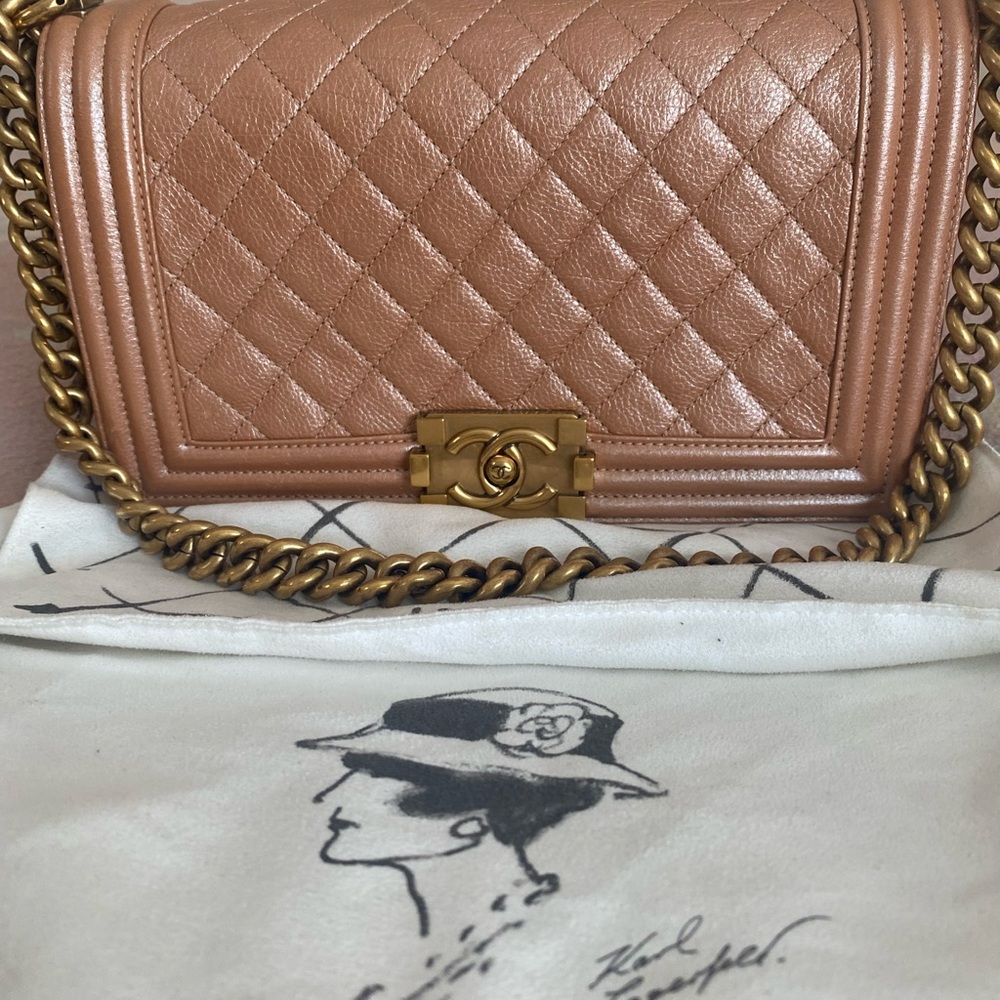 Chanel Le Boy Medium iridescent Bronze rose gold with Gold hardware - Picture 10 of 11